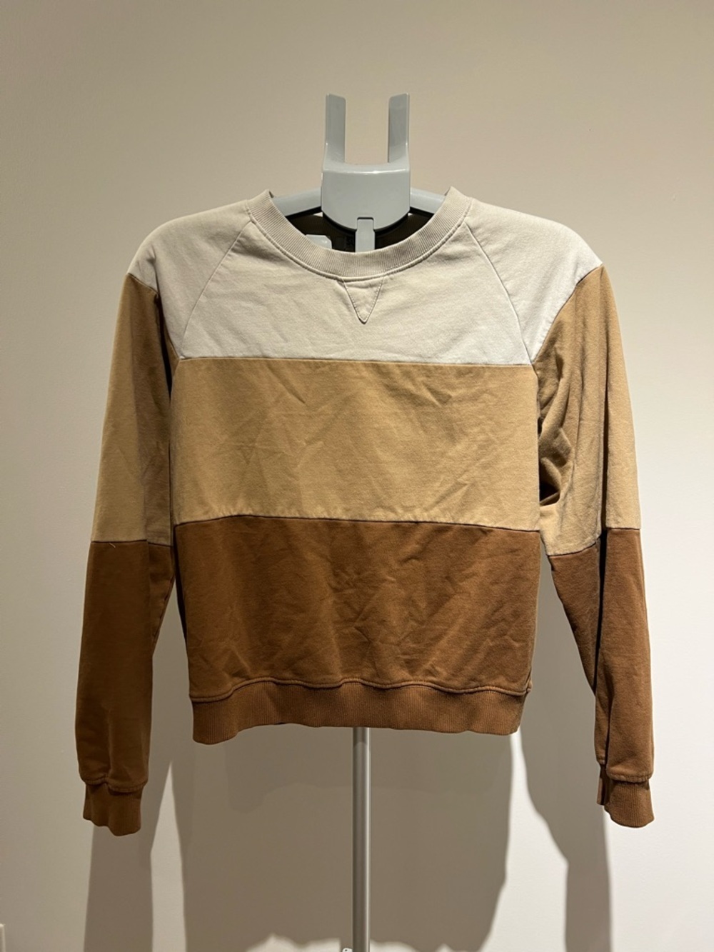 Suzy Shier Three-Tone Crewneck Sweater in Cream, Tan & Brown